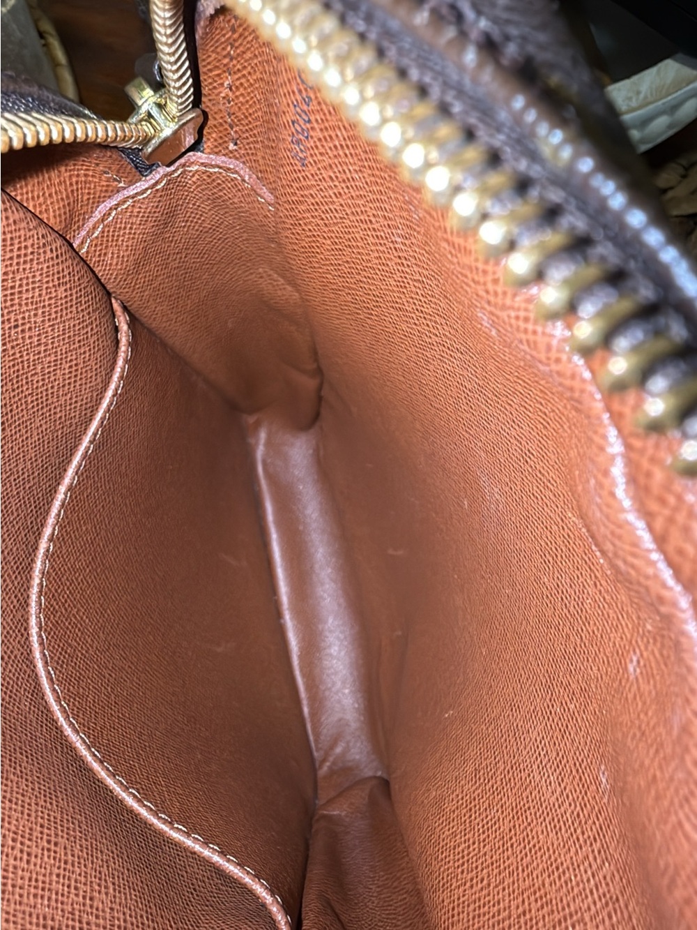 Louis Vuitton Monogram canvas Danube Crossbody Bag Vintage and authenticated - Picture 17 of 17